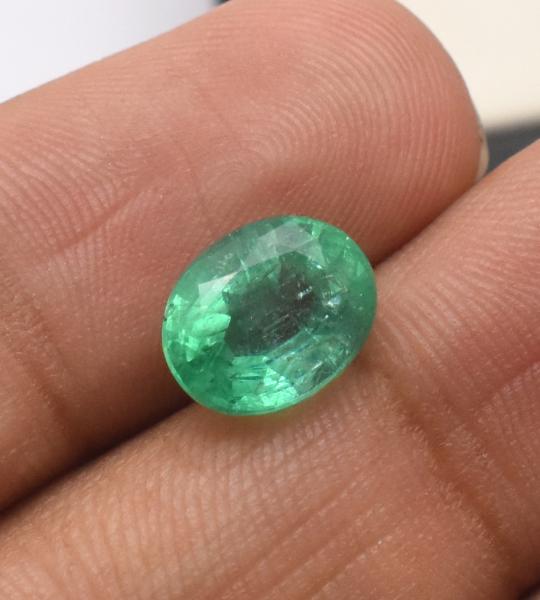 3.75 ct-Natural-Zambian-Emerald-Oval-Cut-Gemstone